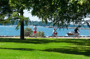 Ernährung bei Arthrose Bewegung Spaziergang